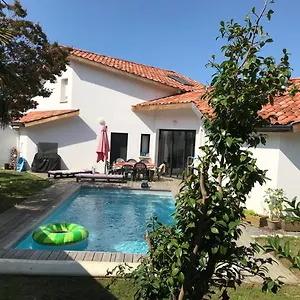 https://etxean.biarritzhotels.info